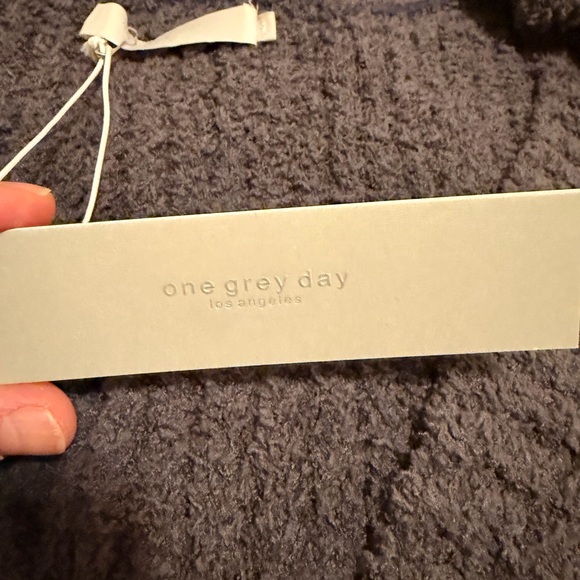 NWT One Grey Day Cozy V-Neck Sweater - Picture 2 of 6